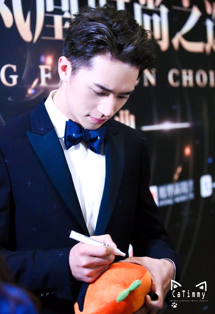 CaTimmy_MicroST's tweet photo. 160929 Ifeng Fashion Choice HD#许魏洲 #TimmyXu #weizhou #โจวโจว #주주 #허위주 #สวี่เว่ยโจว https://t.co/lPWBhLbhq6