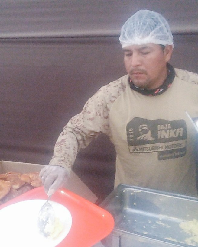 Y comenzamos! Desayuno de campeones. #bajainka2016 #Mitsubishi #dakar #paracas #rally #madrugando