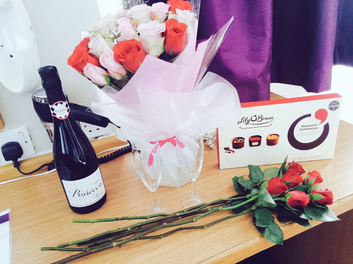Sandy_Mawson's tweet photo. We're all feeling the #love in #Premierinn #Newcastle #Quayside tonight @QuaysidePI @davebakey @SDEBDD @smmottram 💕💕💕💕💕💕 https://t.co/9E7iuDp5hY
