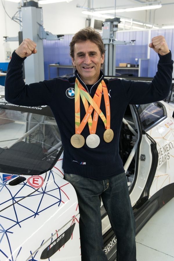 BMWItalia's tweet photo. Al @mugellocircuit tornerà a gareggiare in pista il grande @lxznr, per la prima volta al volante della BMW M6 GT3. https://t.co/NiQRhEMOEc https://t.co/6dYh2RVFQp