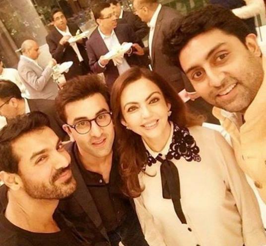 Selfie Time!- Ranbir Kapoor, <a href="/NitaMAmbani/">Nita Ambani</a>, <a href="/TheJohnAbraham/">John Abraham</a> and <a href="/juniorbachchan/">Abhishek 𝐁𝐚𝐜𝐡𝐜𝐡𝐚𝐧</a>