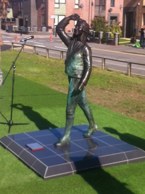 GHREYorksNLincs's tweet image. #NEWS: A statue of Hull aviator Amy Johnson has been unveiled at a new housing development in the city.