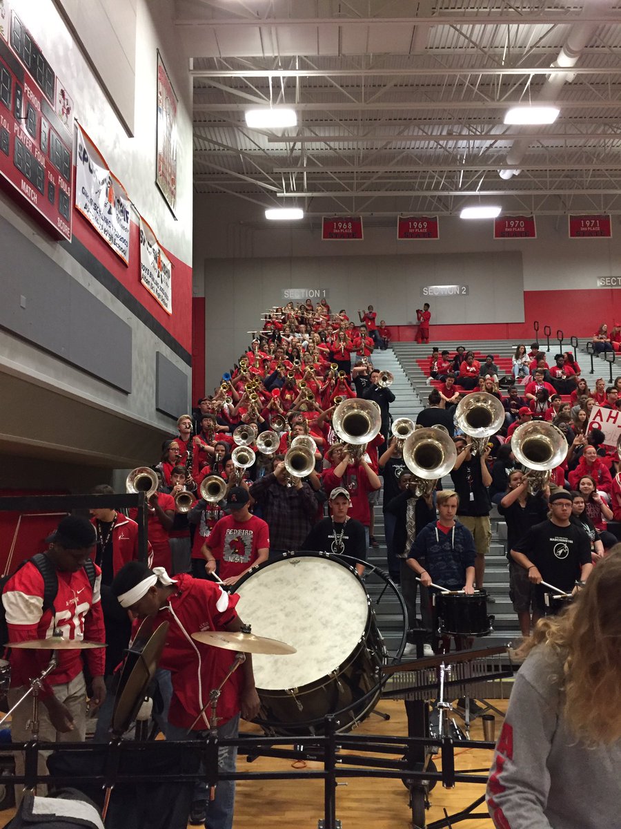 M100Alton's tweet photo. We're loyal to you Alton High!!! #5preprally #go100 https://t.co/fZ2FZhEdut