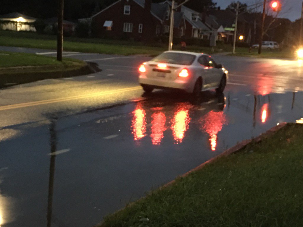 Still water over roads (Chandler Park/Chalmers) on Detroit's east side. @WWJ950 @FOX2News