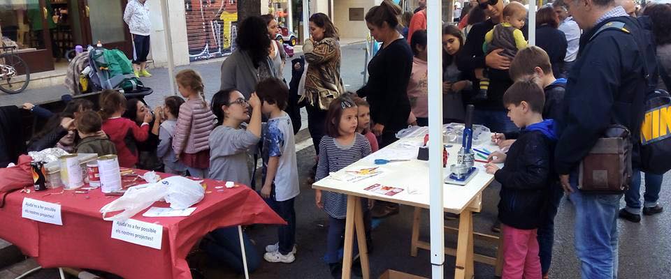 Pásate #mañana por la Festa del Comerç de la Travessera de Gràcia :D Estaremos pintando caras y haciendo talleres :) No te lo pierdas ;)