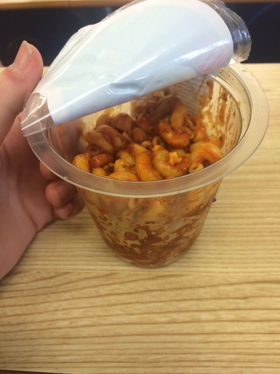 _LWoodz's tweet photo. @sainsburys how am I supposed to eat my lunch with no fork?! 😭😡🤔🚫🍴 https://t.co/u2LvsR4QUA
