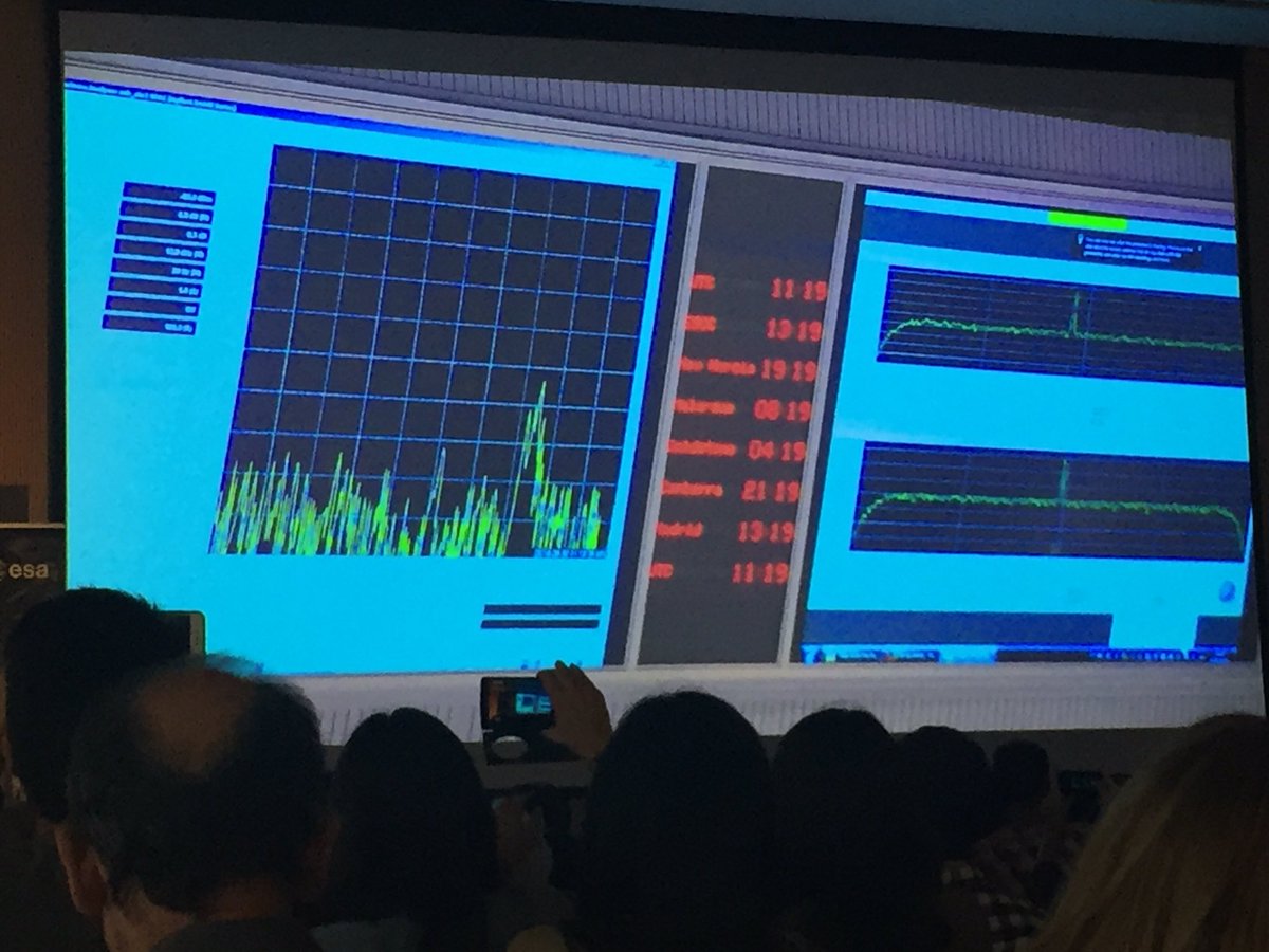 s_de_castro's tweet photo. #CometLanding there it was! https://t.co/9Tvy7EQJQt