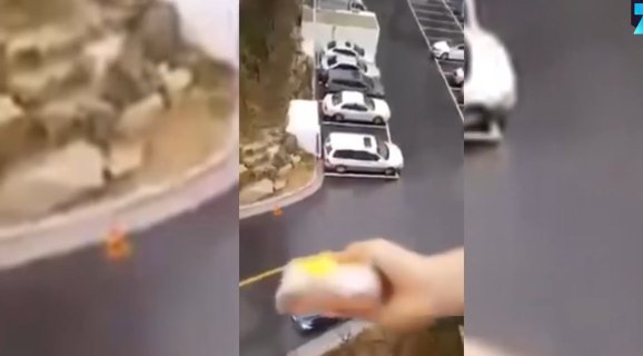 A3Noticias's tweet photo. Se olvida el almuerzo y su mujer lo encesta en su coche desde el balcón ► https://t.co/wOY6ZWJQjx https://t.co/MmGIWdM5mf
