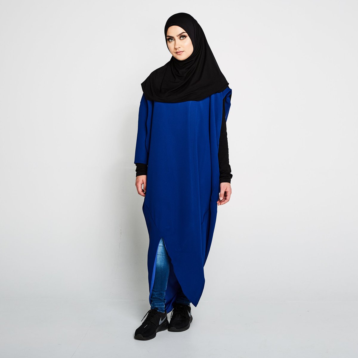 Get ready with Run Into Hijab #sportive collection. This long tunic is specially designed for an active day out. 

hazanah.com
