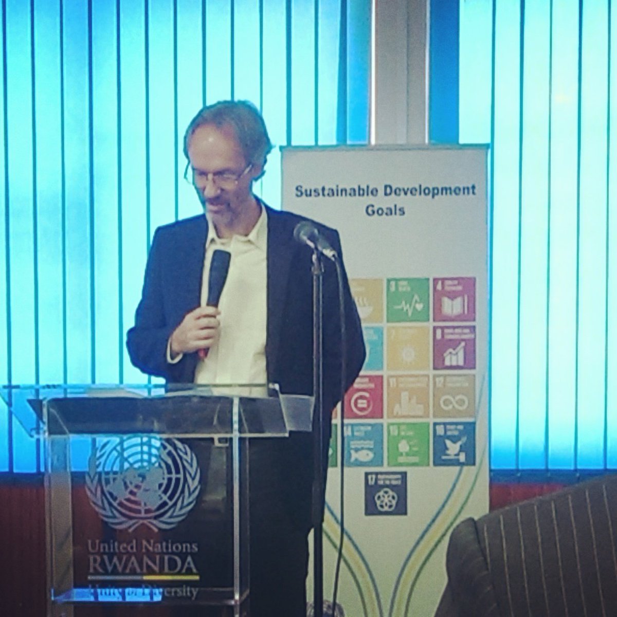 UNFPARwanda's tweet photo. Discussion on #DRG3 by @JozefMaerien during the #UNTownHallMeeting @UNRwanda https://t.co/8rrCSVhjJu