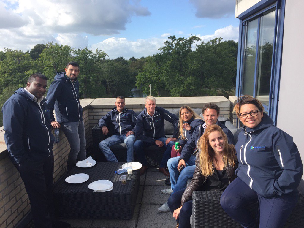 SuperFridayMegahamburger #rooftoplunch Start voor kwartaal 4 #teamwork #fitforthefuture #kpn