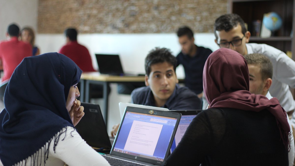 StartupAltitude's tweet photo. Algeria Startup Altitude acceuile la premiere équipe participante :) #AlgeriaSA #SMartES @condor_electron #condor #algerie #startup https://t.co/U5bUK5q6oN