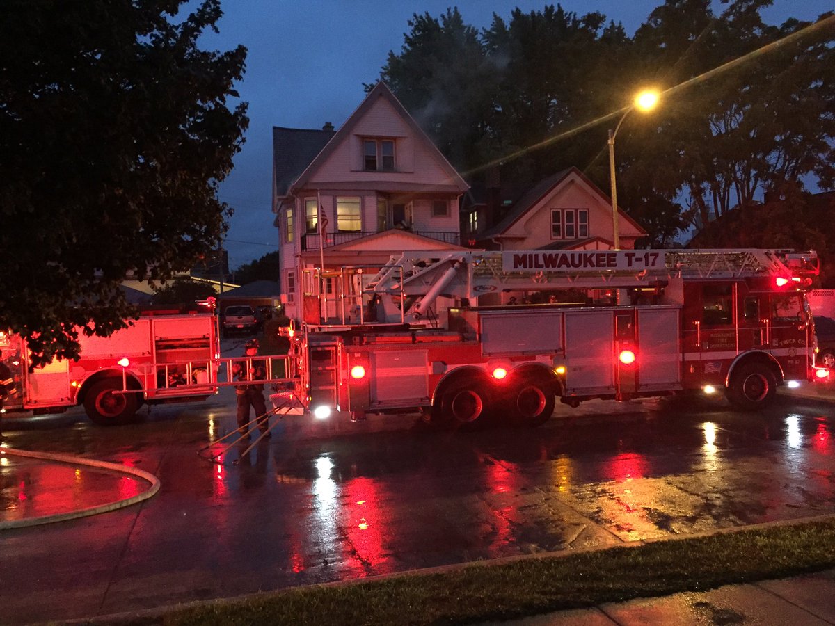CJFFOX6's tweet photo. House fire 36 but ham https://t.co/E1fnRFDwba