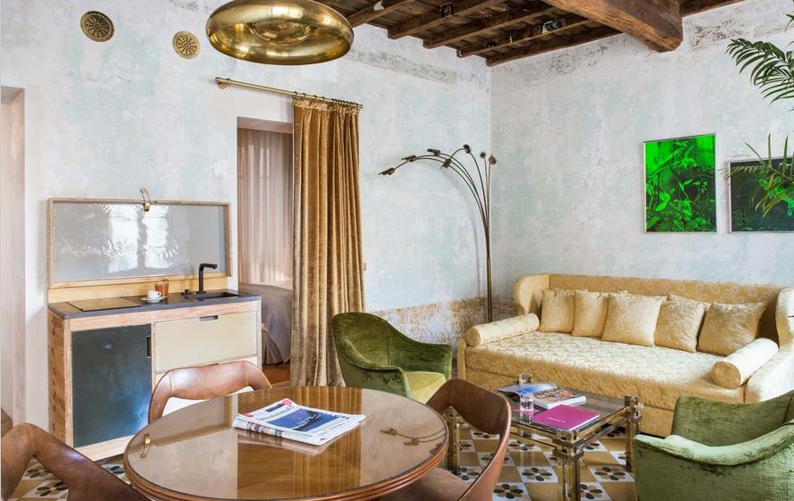 groughsuites's tweet photo. Think of all that time and energy you can use for enjoying Rome...or maybe just this suite. #personalbutler #romeforreal https://t.co/MVtJT21a7l