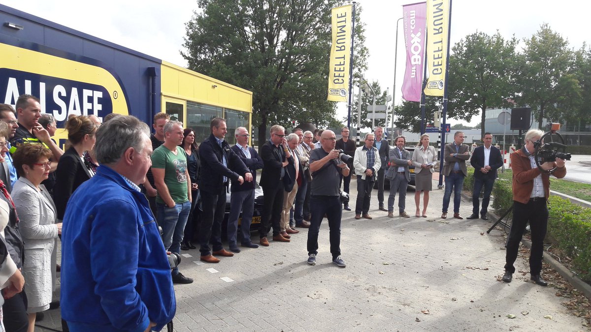 Handelscentrum Bergerweg in het nieuw. Ondernemers en klanten gefeliciteerd!