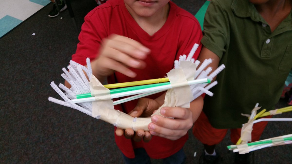 KyleHamstra's tweet photo. "This is just right! The bowl is solid, pourage is liquid, and steam rises up from the bottom to be gas." #sci2P21 #ddestem #goldilocks https://t.co/RuTjzL202N