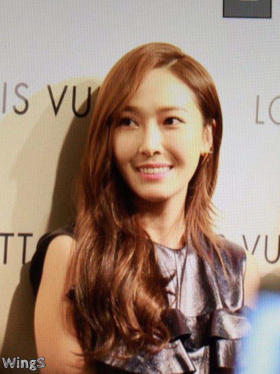 [PIC][29-09-2016]Jessica khởi hành đi Đài Bắc để tham dự sự kiện khai trương chi nhánh mới của thương hiệu "LOUIS VUITTON" vào chiều nay Ctm_ljmVYAAO_HL