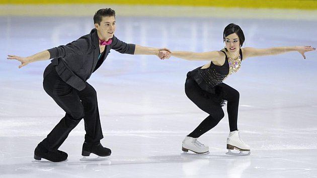 Grada1TV's tweet photo. Disfruta con el comienzo de la temporada de @LFeneroPodium y @celia_robledo. Puro arte sobre #hielo https://t.co/NEuFsqdJiN https://t.co/ZZXP3R7hxx