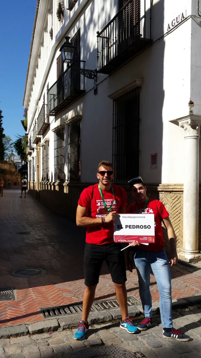 SinlyFriend's tweet photo. @Sevilla_Turismo #Sevillaesprovincia callejón del agua,  encantos de Sta Cruz https://t.co/aWj3KXtU89