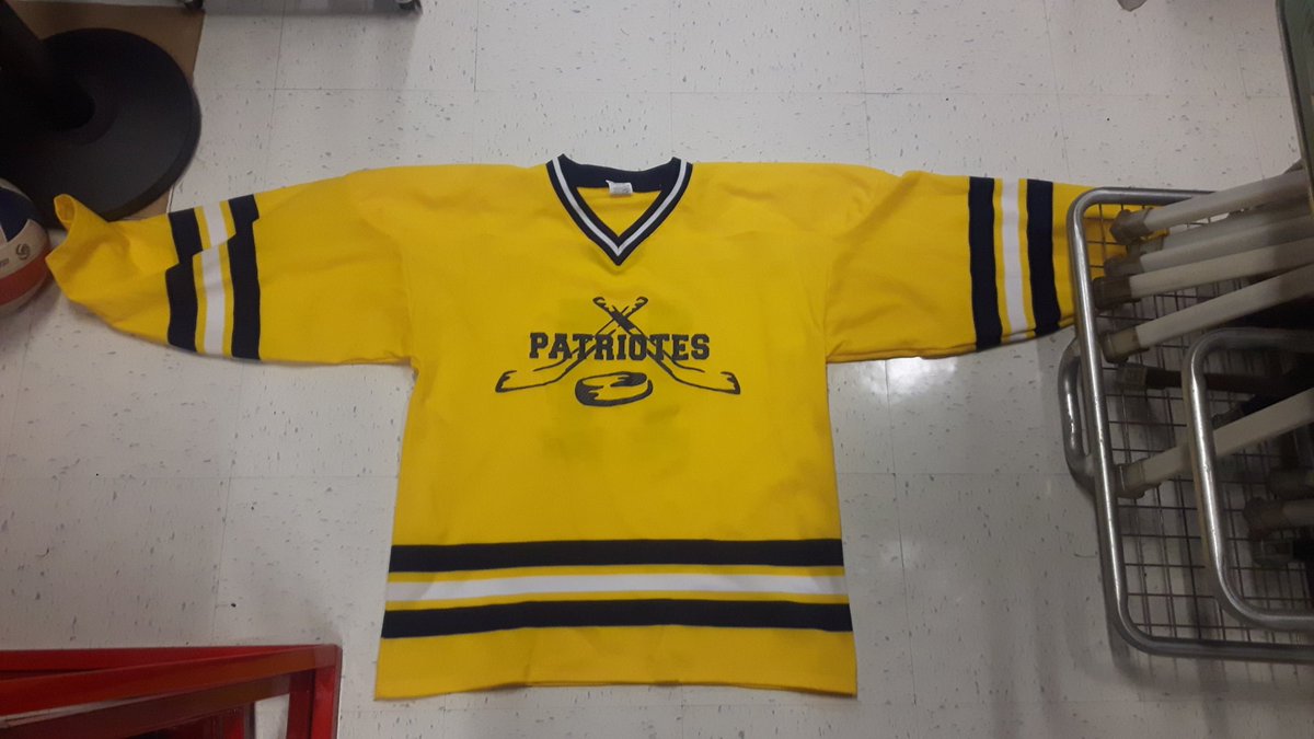 ESPCPATSHOCKEY's tweet image. On a une très grande surprise à vous montrer les Patriotes! Voici les nouveaux jerseys pour l&apos;équipe! #PatsHockey #FRANCO2017