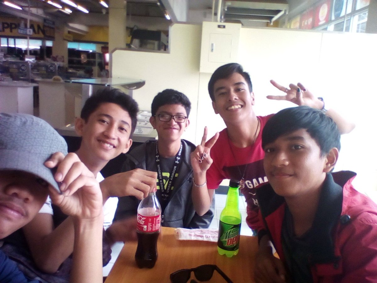 Jaypee116's tweet photo. Hangout with them niggas!!! :-) https://t.co/AjfGBNzVbq