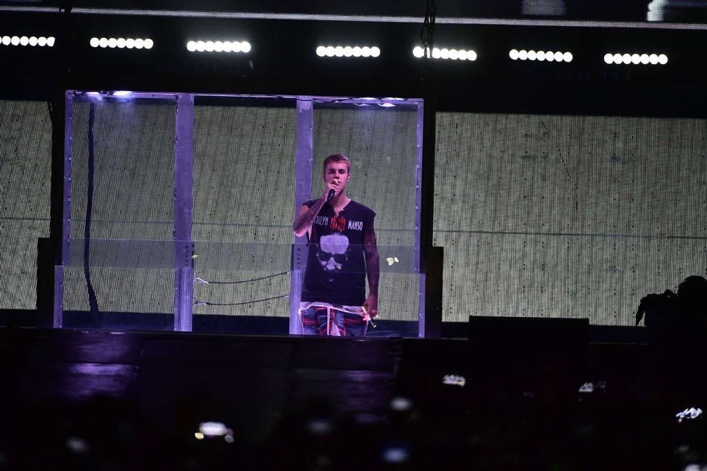 teamsizzlers's tweet photo. (2) Mais fotos de Justin performando ontem (29/09) no show da Purpose Tour em Estocolmo, Suécia! #MPN #JustinBieber https://t.co/iXDJfsQ8I9