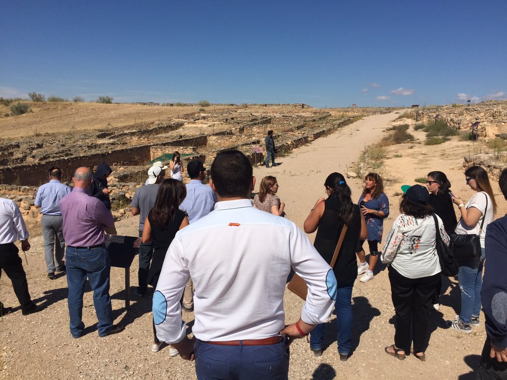 hacemosGuada's tweet photo. 👣 La siguiente parada de la expedición de periodistas del #ViajeaLaAlcarria, es #ZoritadelosCanes @arqueorecopolis https://t.co/hWu9cgdzuj