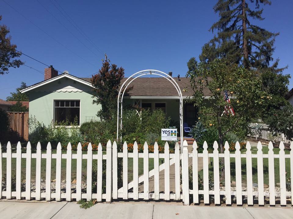 silvafarms's tweet photo. Have u seen these? Show us ur support by taking a picture of a Measure H lawn sign in your neighborhood and sending it to us.
#YesH! #YesOnH https://t.co/HjVlR8xEhG