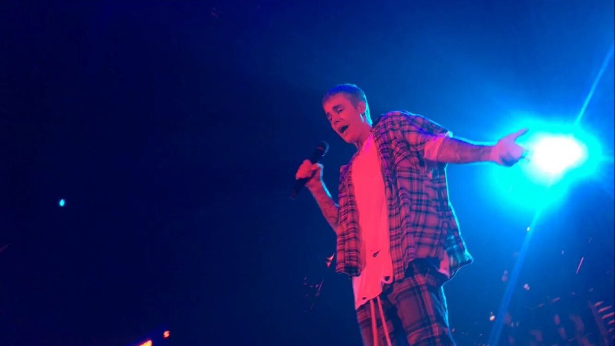 teamsizzlers's tweet photo. (3) Mais fotos de Justin performando ontem (29/09) no show da Purpose Tour em Estocolmo, Suécia! #MPN #JustinBieber https://t.co/jaDOWqkF7T