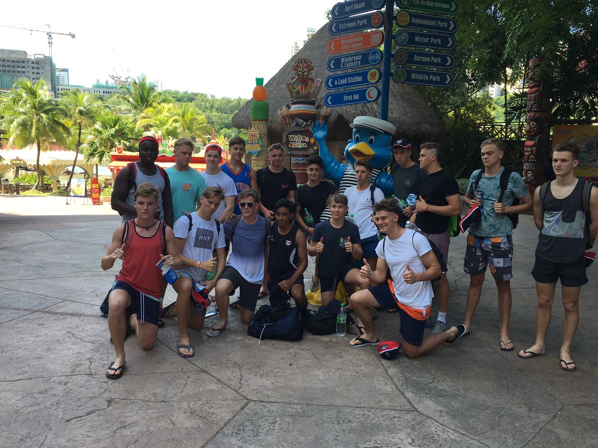 DCol_Sport's tweet photo. Vegetarian chicken before the waterpark! #TeamDCtour https://t.co/jqaBTJBjVl