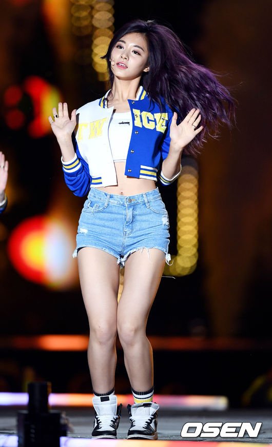 TWICE ツウィ、「2016 K-POP World Festival」。昌原総合運動場。