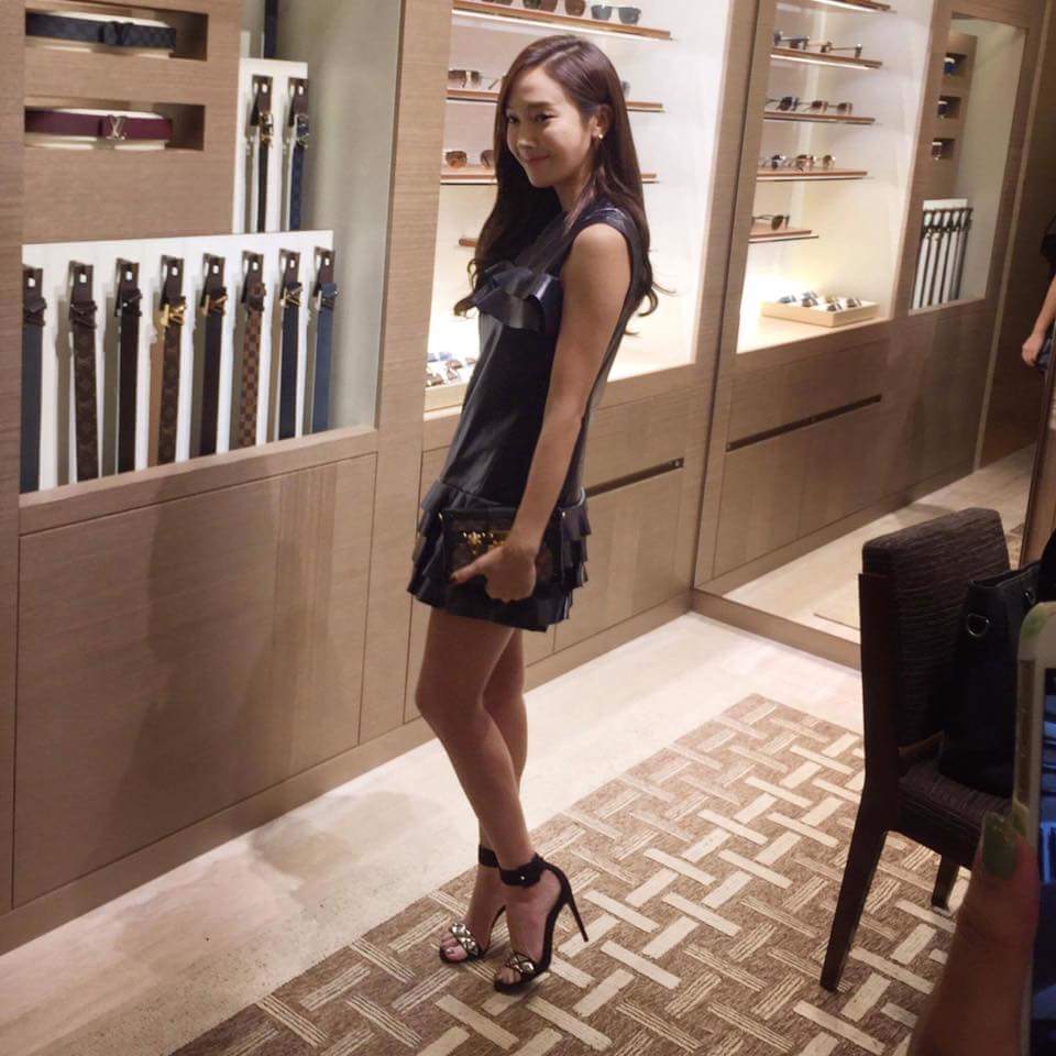 [PIC][29-09-2016]Jessica khởi hành đi Đài Bắc để tham dự sự kiện khai trương chi nhánh mới của thương hiệu "LOUIS VUITTON" vào chiều nay Ctmn8hWVYAQsDd4