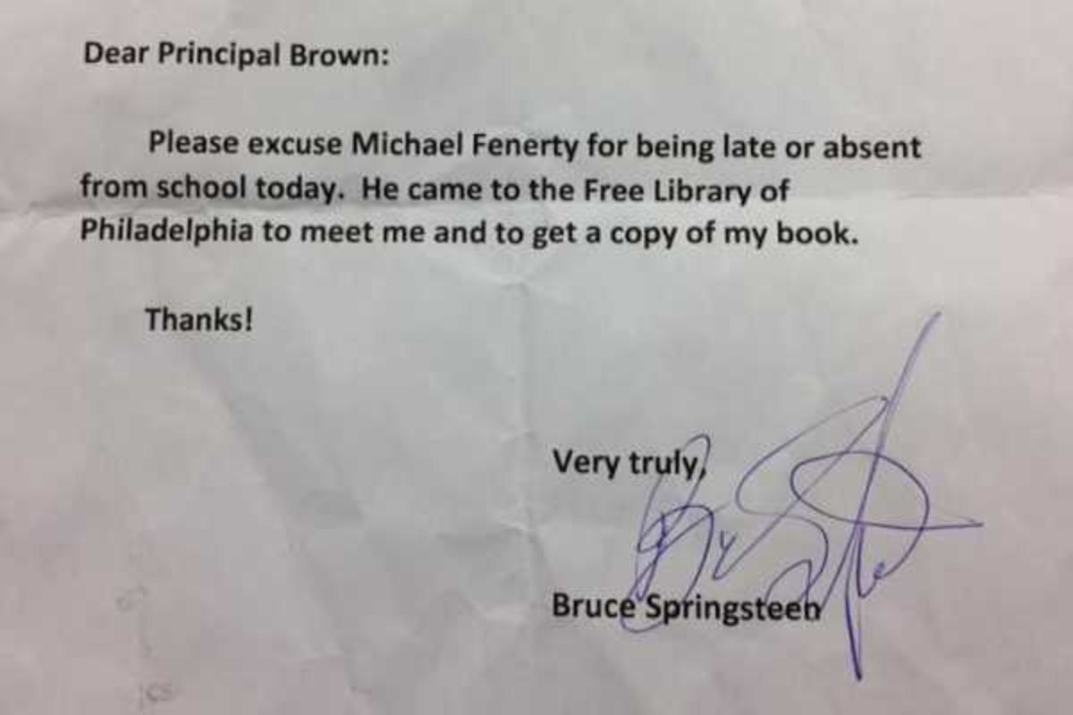 Bruce @Springsteen signs a fifth grader's school absence note bit.ly/2dEYS12