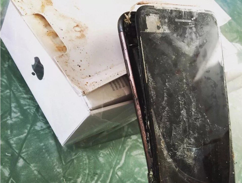 gearcandy's tweet photo. And there it is, first report of an iPhone 7 exploding!!!! #iPhone7 #iphone7exploded #gearcandy https://t.co/P1SE8Csb0j