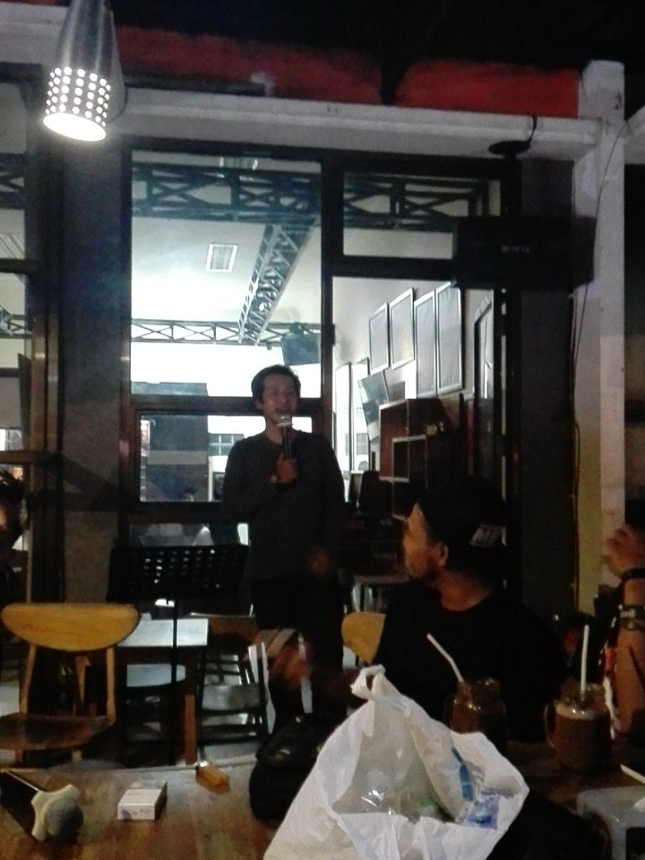 Open Mic @balkon_id performer pertama <a href="/widadiks/">wida</a> .. dibeli tiketnya <a href="/StandUpIndoRBG/">Standupindo Rembang</a>  #RembangBangkitkanTawa