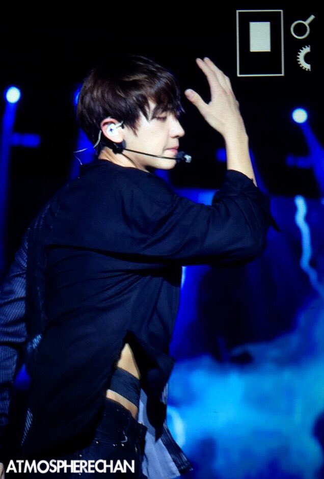 six1__2one's tweet photo. 😍 .น้ำสีแดงเข้มไหลออกจากจมูก #CHANYEOL #EXOrDIUMinHangzhou https://t.co/l0LPeMIBYW