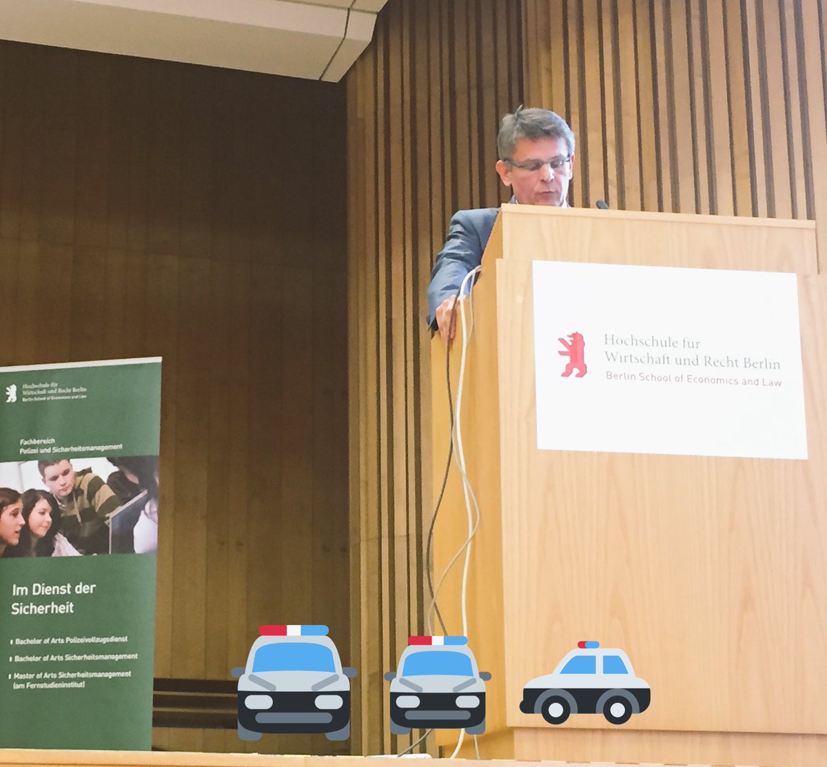 Feier für 138 Absolventen der <a href="/polizeiberlin/">Polizei Berlin</a> an der HWR. Der Präsident bekundet erneut, dass mehr Frauen in die Polizei(-führung) müssen