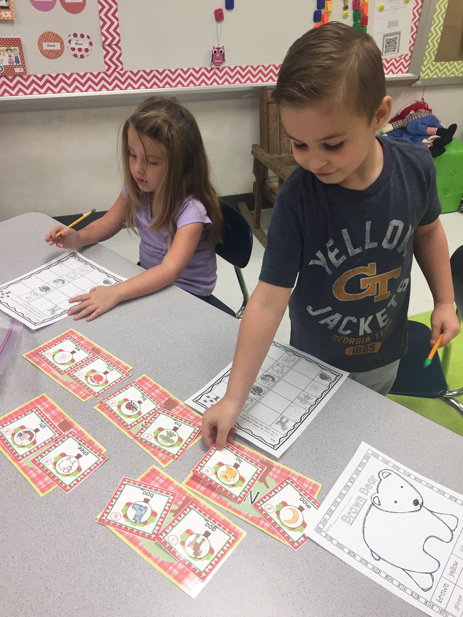 Kindercuties123's tweet photo. Apple themed centers!  Learning in kindergarten is so much fun! #bpscubs https://t.co/lYEBYG4DhK