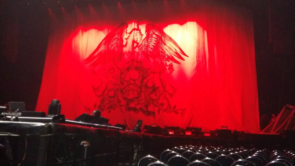 rhyden's tweet photo. 26 mins to showtime #QALBangkok https://t.co/VJcqSbfwxF
