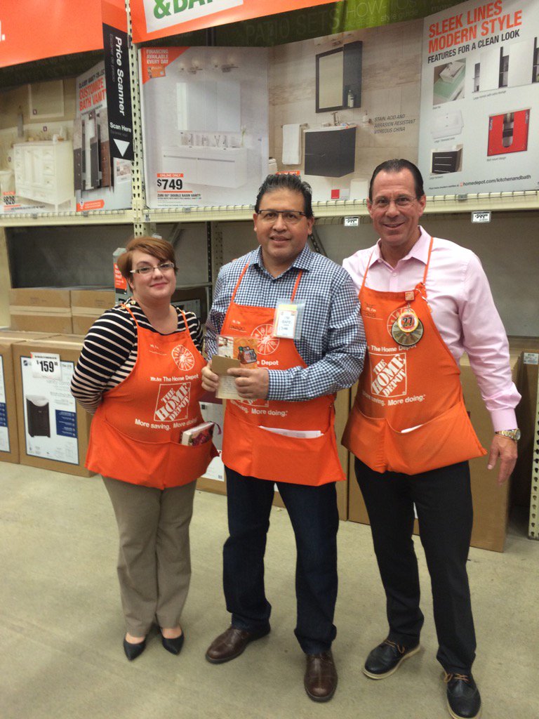 Associate recognition at today's DBW! Great job taking care of our associates Lorenzo! <a href="/lisa_lisadow/">Lisa Dowling</a> <a href="/bob_lundy/">Robert</a>