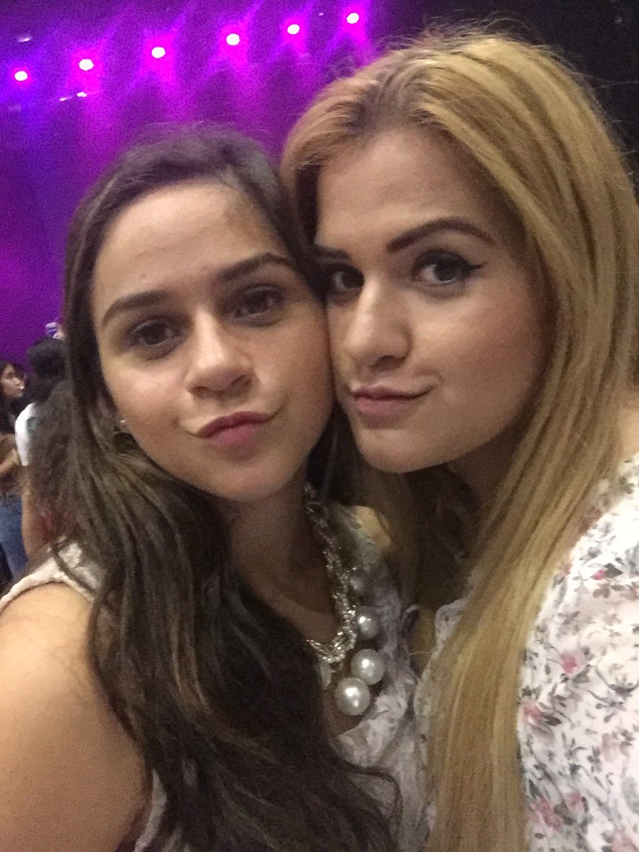 Alleusgzz's tweet photo. Mi cómplice en todo #iloveyou #FifthHarmony #tour727 #auditoriobanamex @ada_rgi ❤️ https://t.co/VpKHL3OvPX