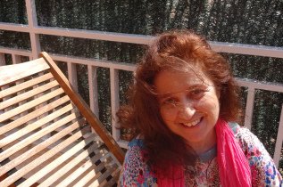 arallibres's tweet photo. Celebrem el #DIT2016 compartint l'entrevista a Meritxell Salvany, traductora de Camilla Läckberg, a L'illa deserta https://t.co/EfoJ4GC7fZ https://t.co/IJrdatmV5M
