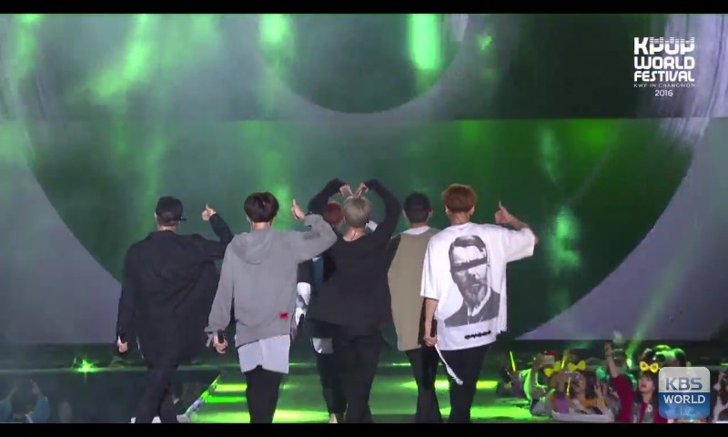 gyufiynist0_1's tweet photo. They performed without namjoon 😭 namjoon only be the mc.. Get well soon bangtan leader nim..
#KWF2016 https://t.co/ccn2V2t8iK