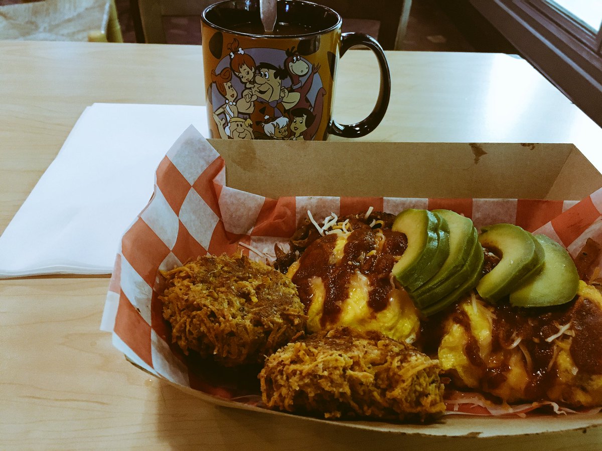 THEMADDUX's tweet photo. What do you do after a session @CFHitandRun ? You eat @bedrock_eats of course! #gainz https://t.co/BNpEa3yEzf