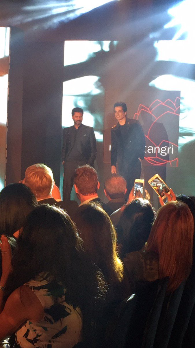 RitchStyles's tweet photo. .@SonuSood and @PDdancing walked for @rajatktangri at #TechFashionShow Season 2.0 #TechkedUp by @BiguineIndia #fashiontour #fashionblogger https://t.co/fYih56CbZX