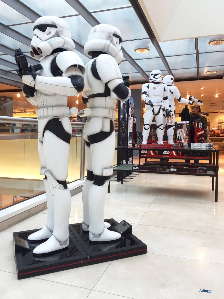 AdformServices's tweet photo. NIEUW bij de #Bijenkorf Amsterdam,#speelgoed in #popup #store #Disney gerealiseerd door #AdformServices https://t.co/2JA7tonfXZ
