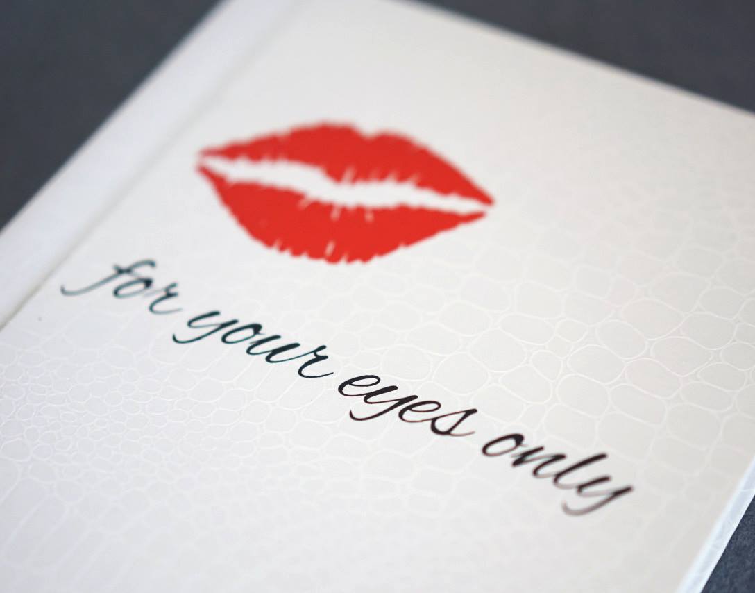 Forbeyon's tweet image. Create an alluring boudoir book with custom color imprinting