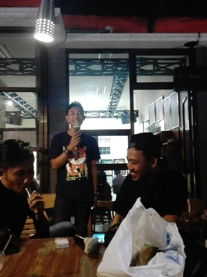 Open Mic performer 2 <a href="/StandUpIndoRBG/">Standupindo Rembang</a> sambil ngopi bareng @balkon_id #RembangBangkitkanTawa special perfome <a href="/andriyanto_bayu/">Bayu Andriyanto_Rbg</a> (Pak Wabub)