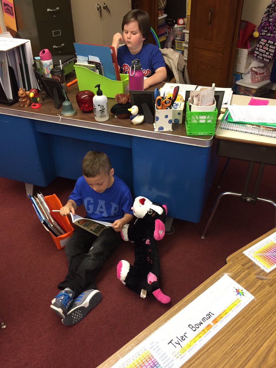 MrsSwal's tweet photo. Reading poems and jotting text to self connections! ✏️📖@FSDVikings https://t.co/0m8lltcciO