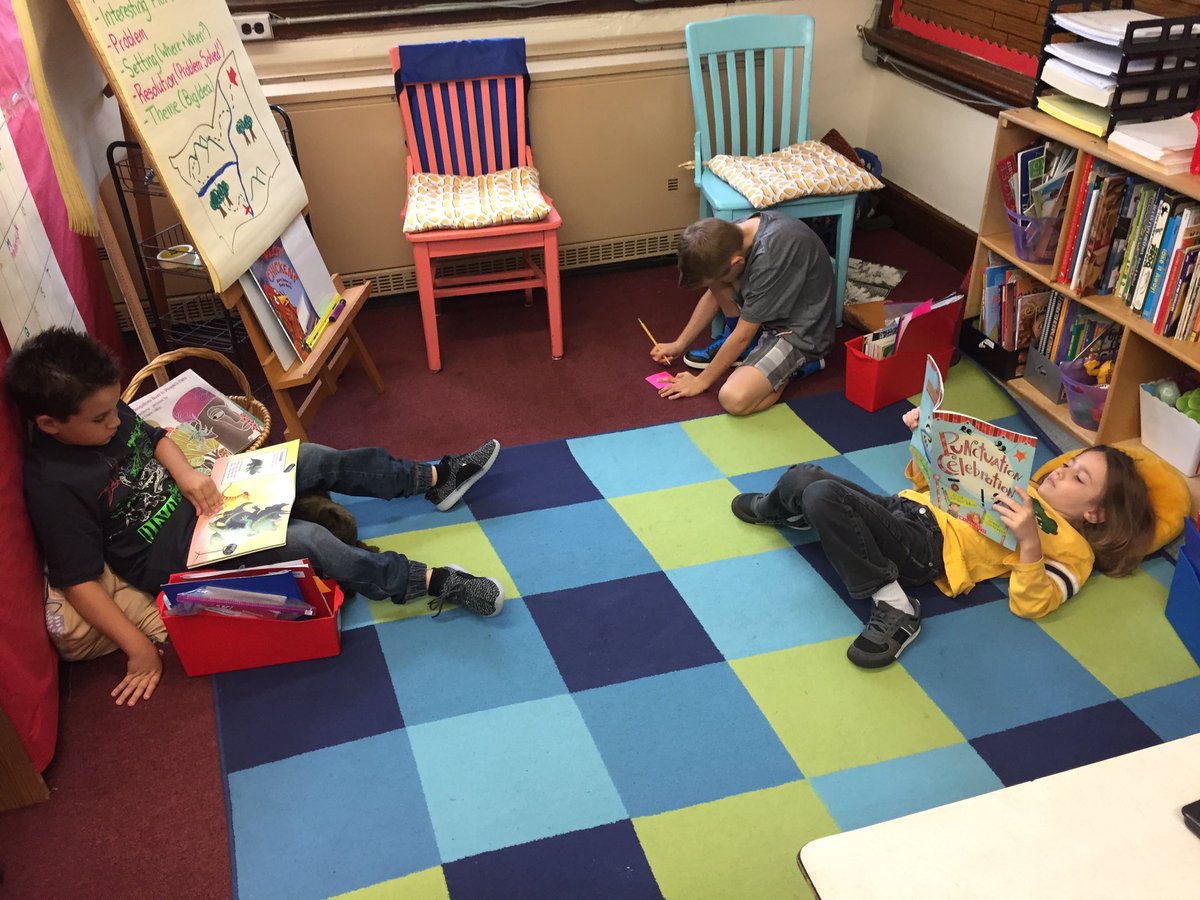 MrsSwal's tweet photo. Reading poems and jotting text to self connections! ✏️📖@FSDVikings https://t.co/0m8lltcciO